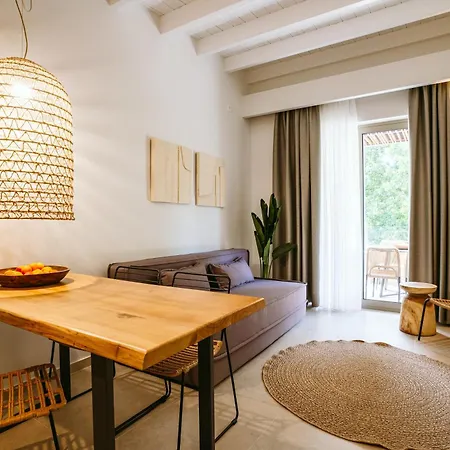 Funtukaki By The Pool