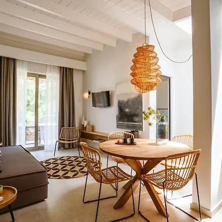 Funtukaki By The Pool