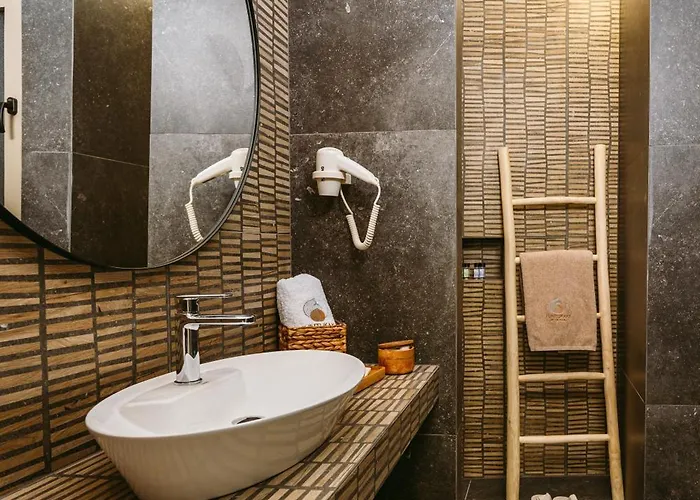 Funtukaki By The Pool