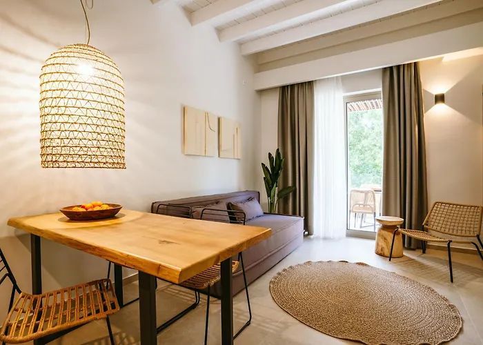 Funtukaki By The Pool